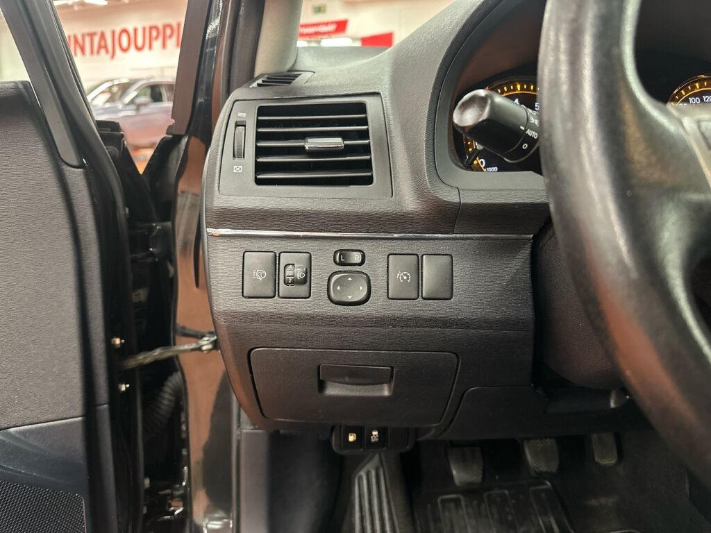 Toyota Avensis 2009 Musta