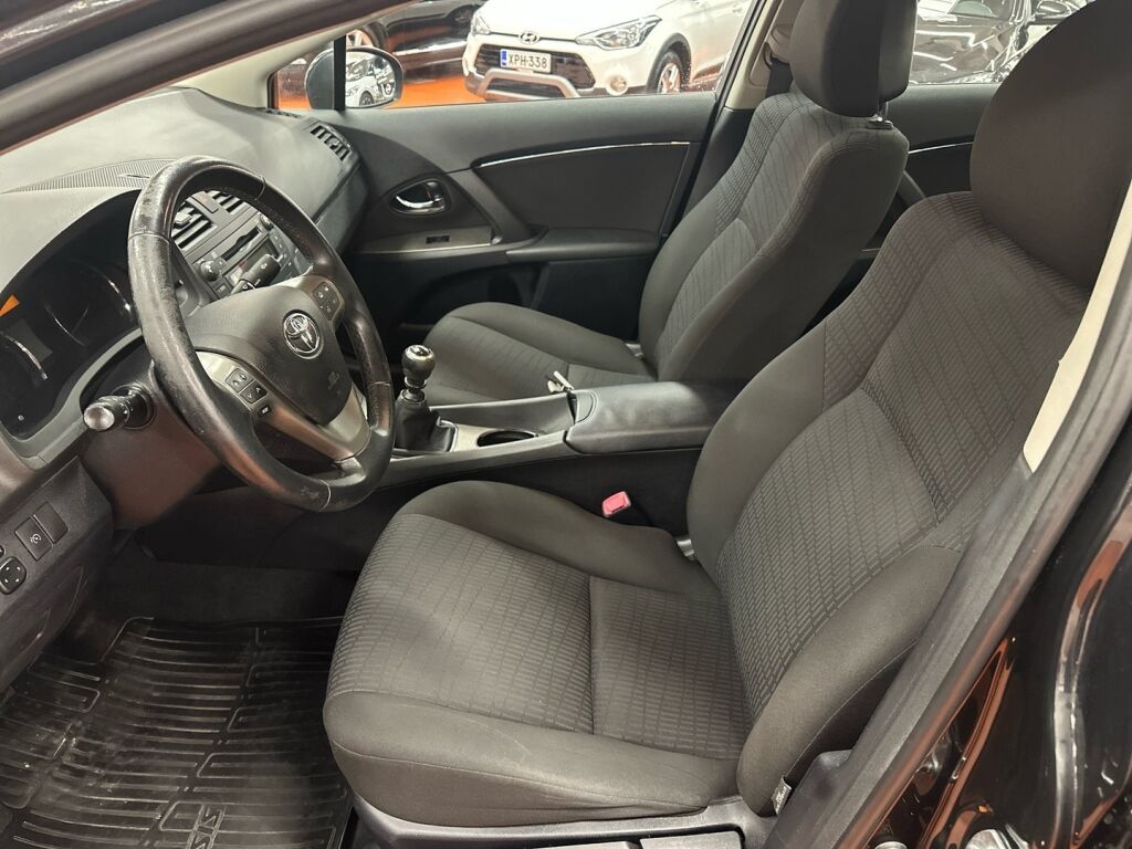 Toyota Avensis 2009 Musta