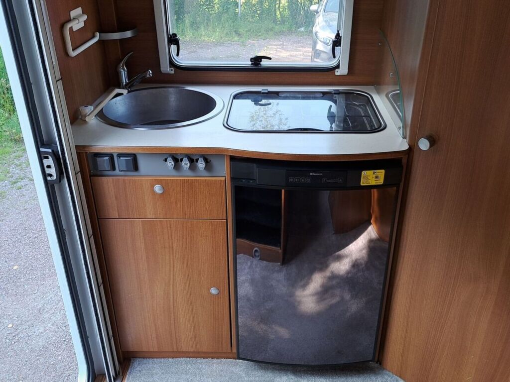 Carado A 160 2010 Valkoinen