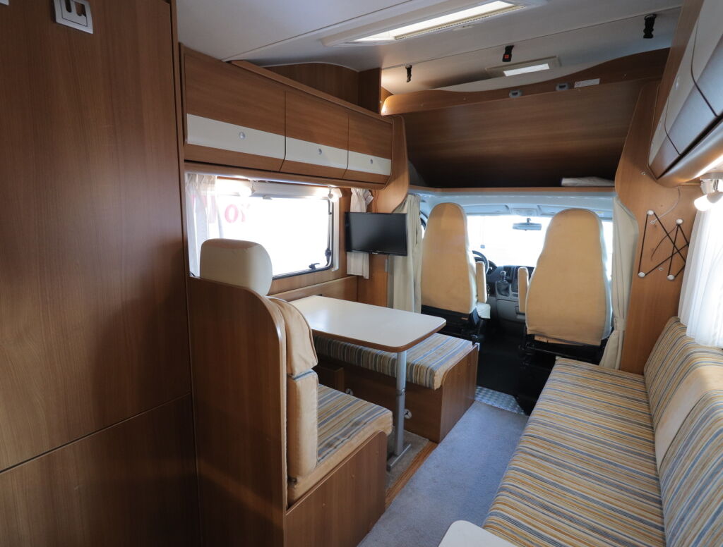 Carado A 160 2010 Valkoinen