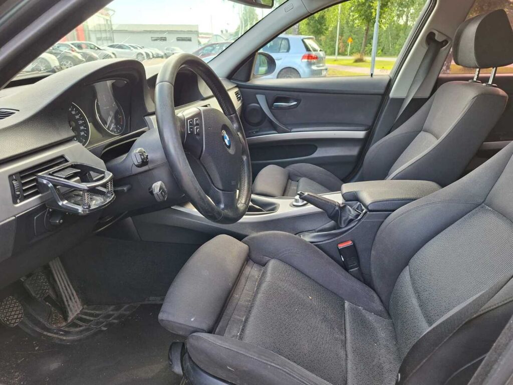 BMW 320 2005 Vihreä