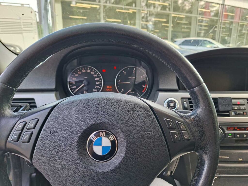 BMW 320 2005 Vihreä