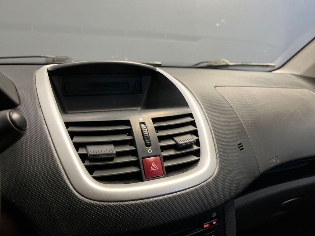 Peugeot 206+ 2009 Valkoinen
