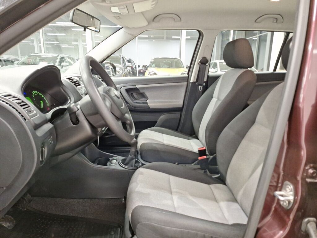 Skoda Fabia 2010 Punainen