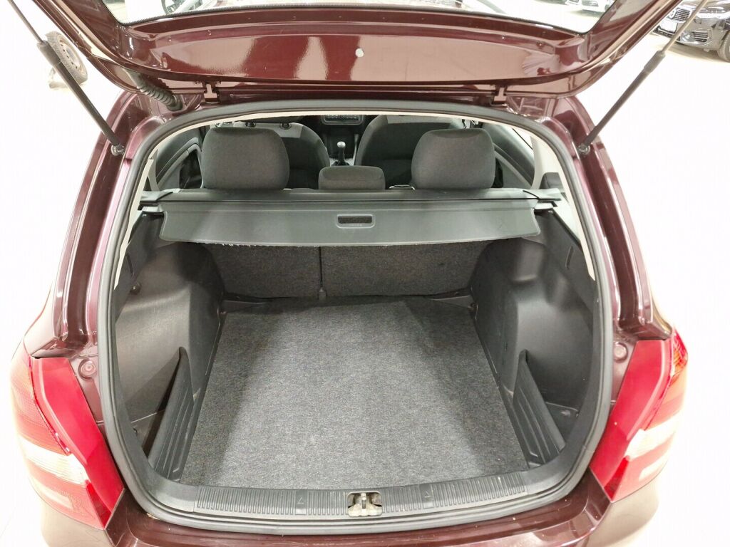 Skoda Fabia 2010 Punainen