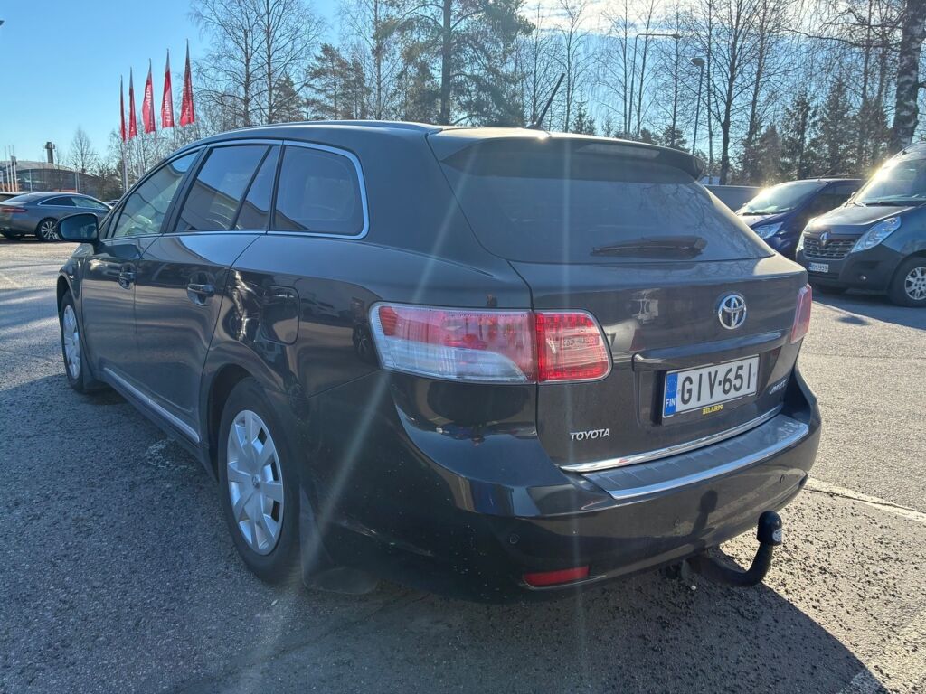 Toyota Avensis 2010 Musta