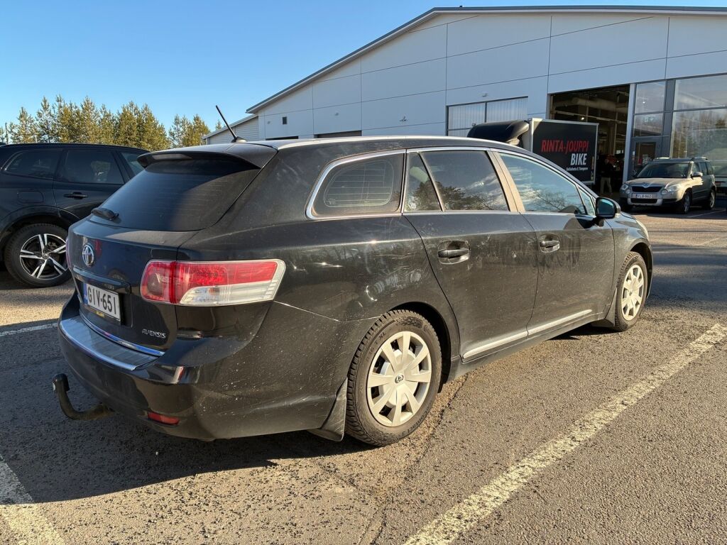 Toyota Avensis 2010 Musta