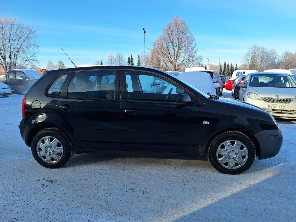 Volkswagen Polo 2003 Musta