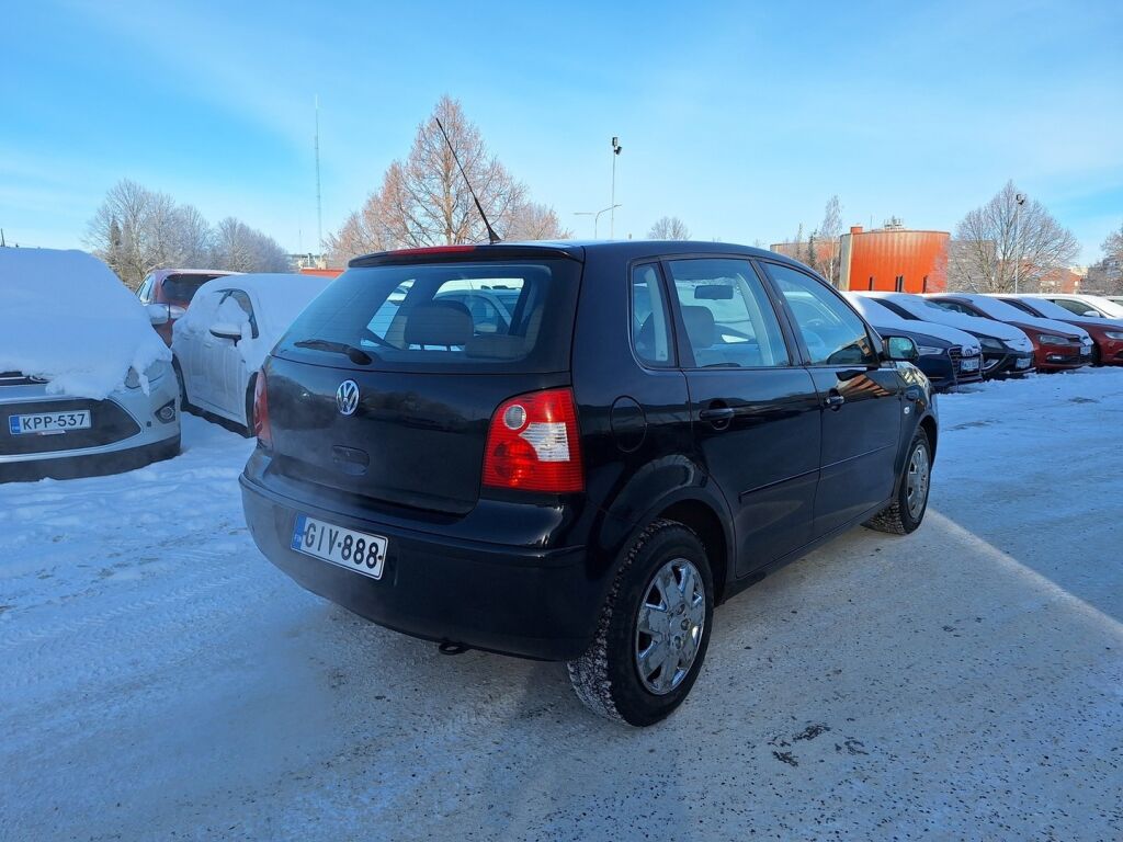 Volkswagen Polo 2003 Musta