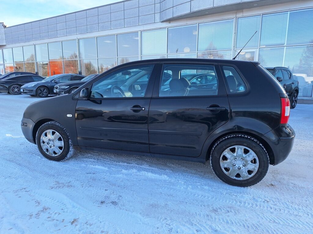 Volkswagen Polo 2003 Musta