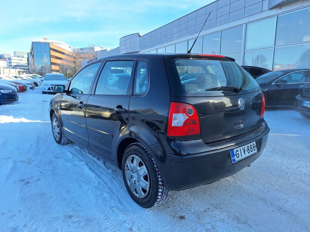 Volkswagen Polo 2003 Musta
