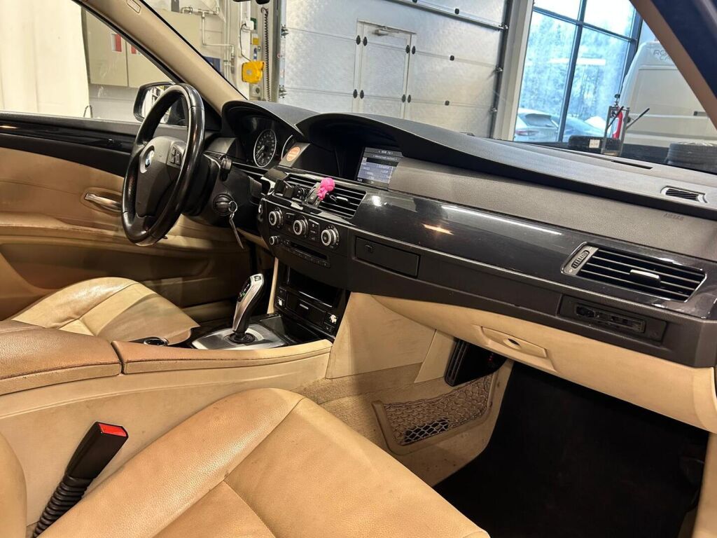 BMW 520 2009 Musta