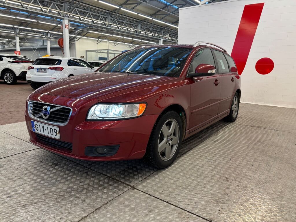 Volvo V50 2010 Punainen