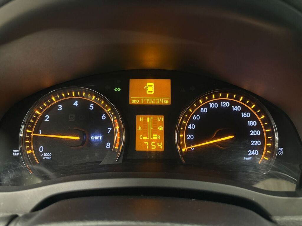 Toyota Avensis 2010 Harmaa