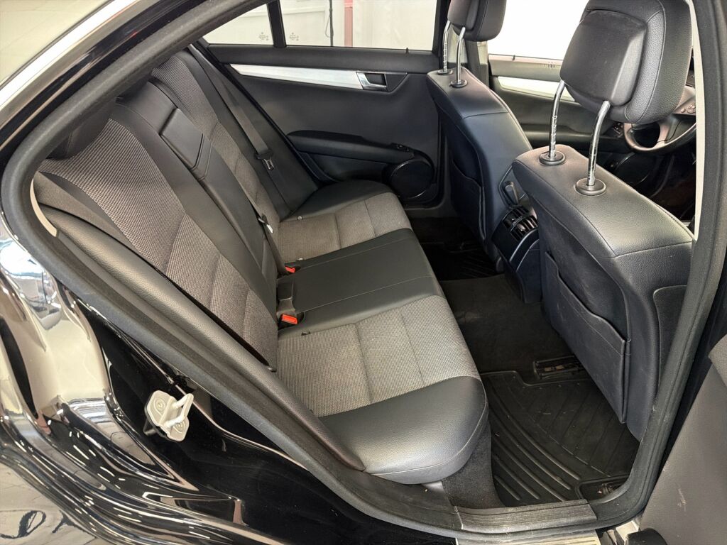 Mercedes-Benz C 2010 Musta