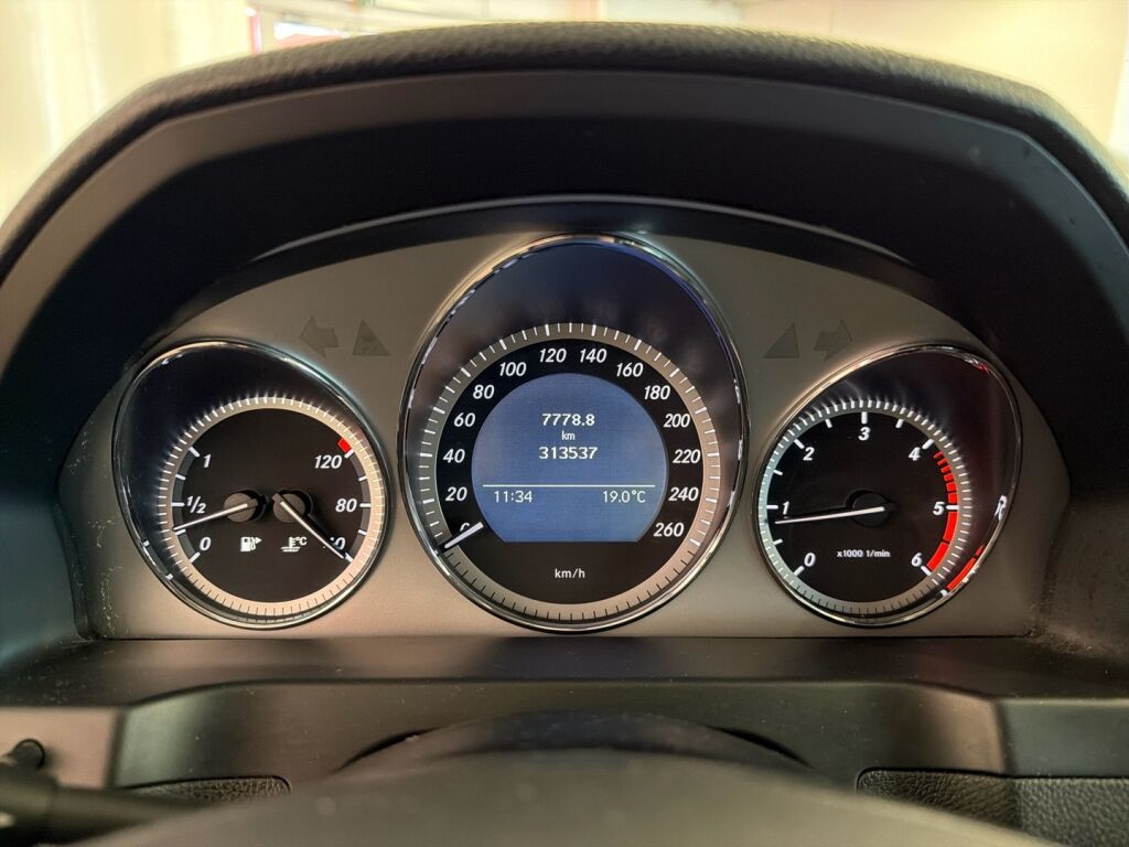 Mercedes-Benz C 2010 Musta