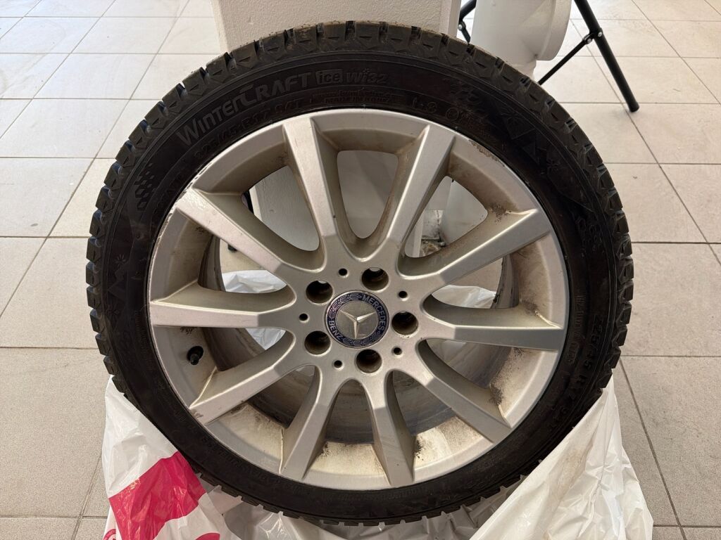 Mercedes-Benz C 2010 Musta