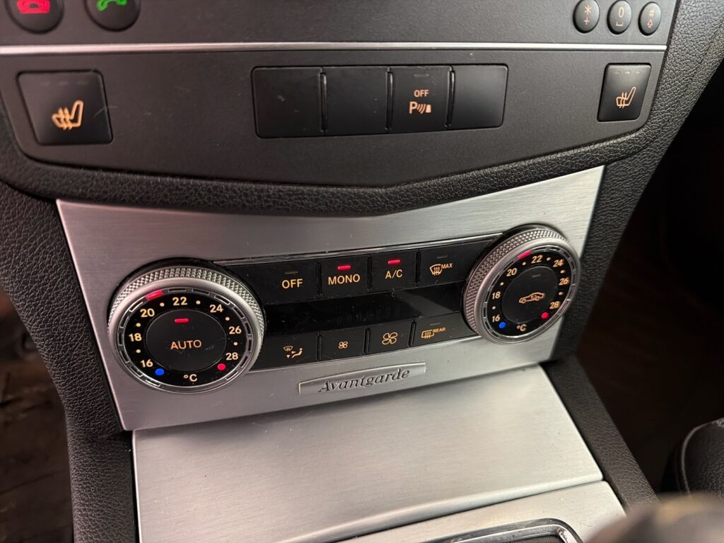 Mercedes-Benz C 2010 Musta