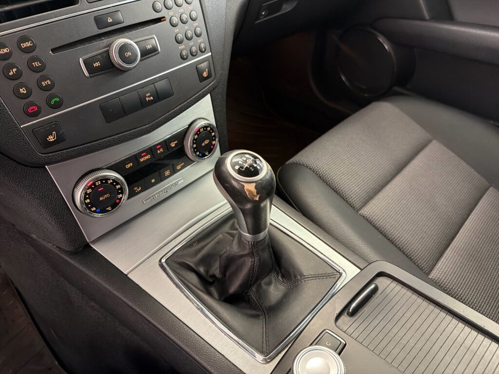 Mercedes-Benz C 2010 Musta