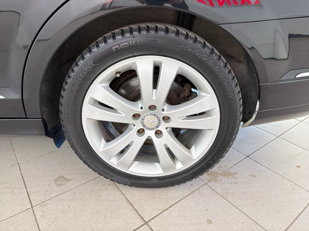 Mercedes-Benz C 2010 Musta