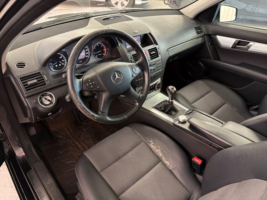 Mercedes-Benz C 2010 Musta