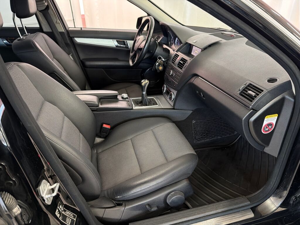 Mercedes-Benz C 2010 Musta