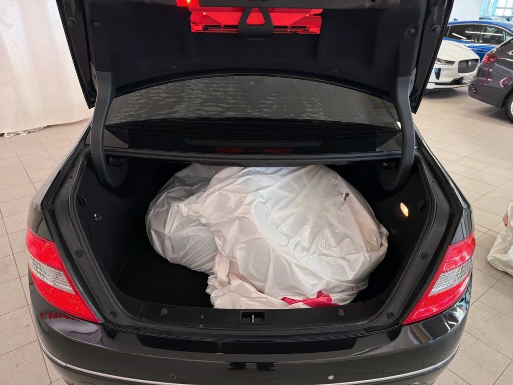 Mercedes-Benz C 2010 Musta