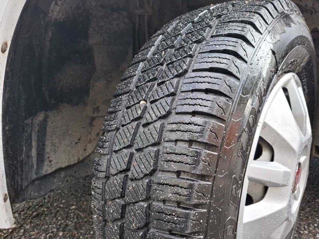 Bürstner Nexxo T 569 2010 Valkoinen