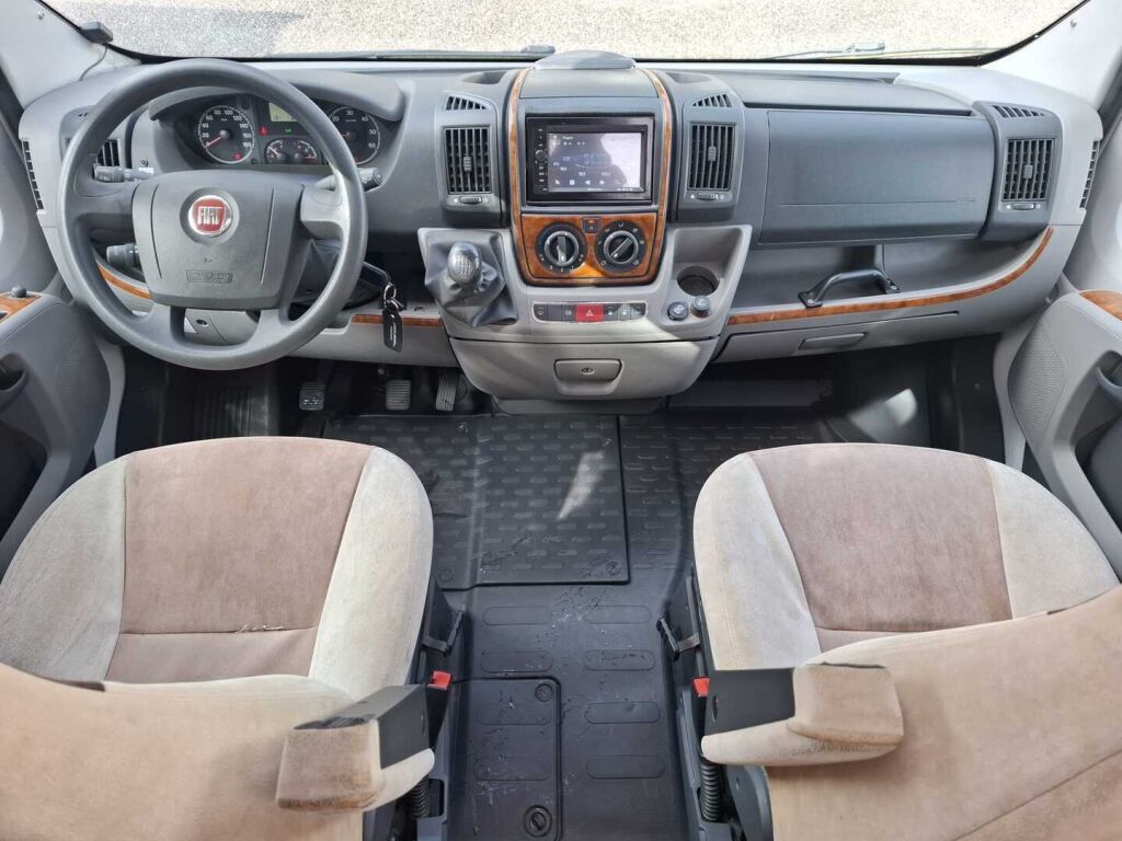 Bürstner Nexxo T 569 2010 Valkoinen