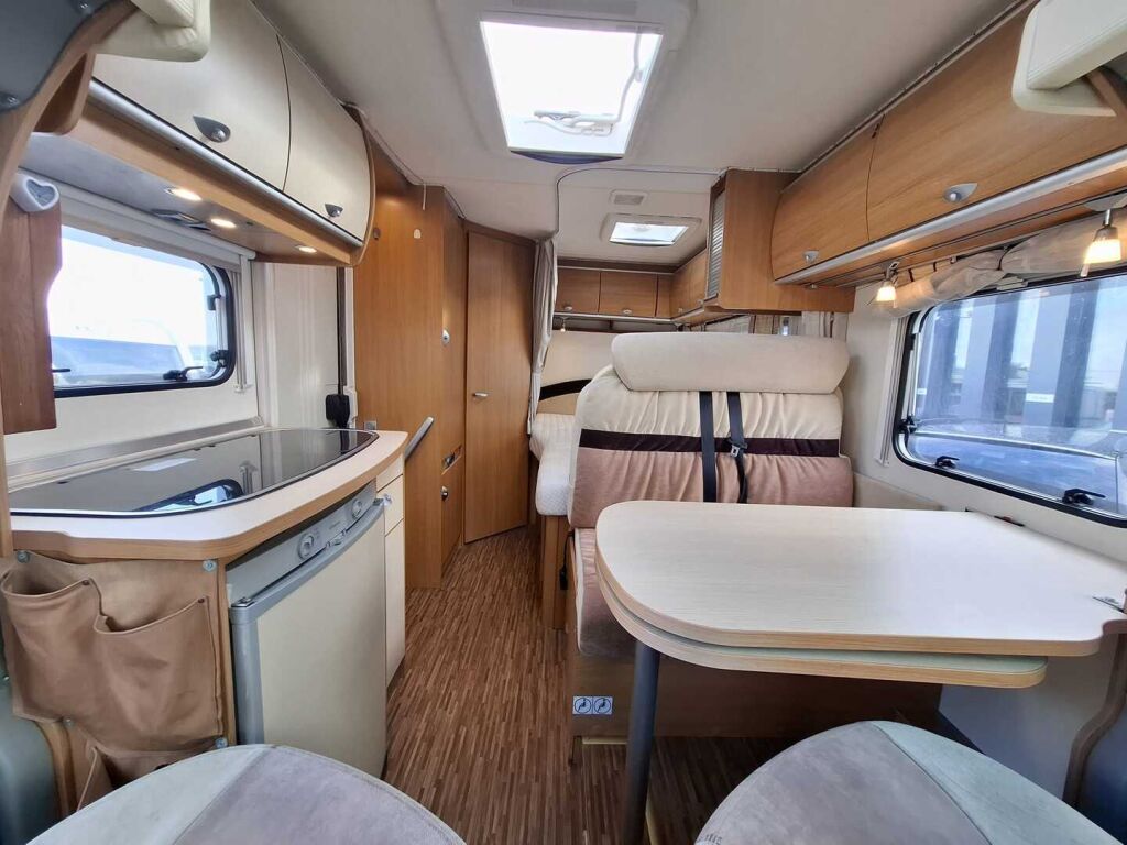 Bürstner Nexxo T 569 2010 Valkoinen