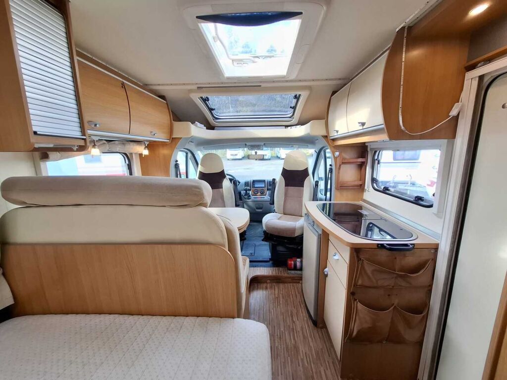 Bürstner Nexxo T 569 2010 Valkoinen