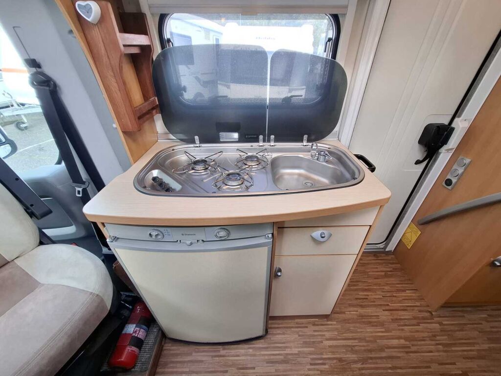 Bürstner Nexxo T 569 2010 Valkoinen