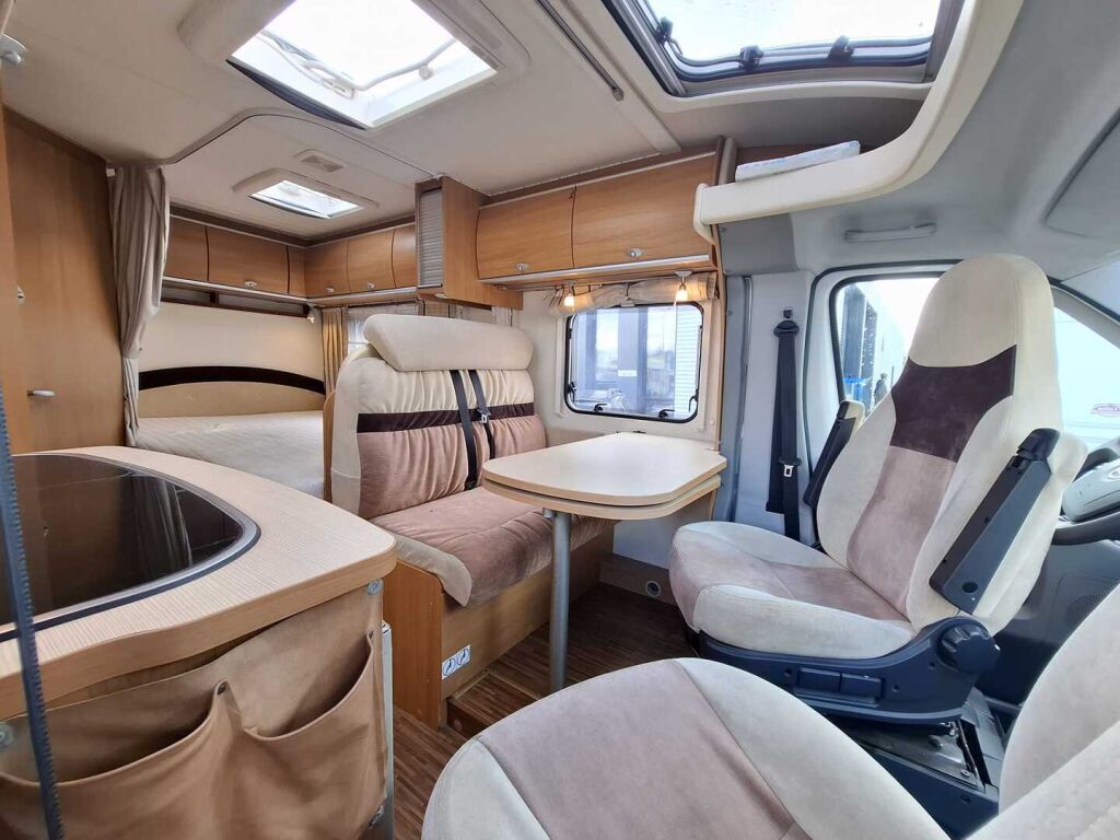 Bürstner Nexxo T 569 2010 Valkoinen