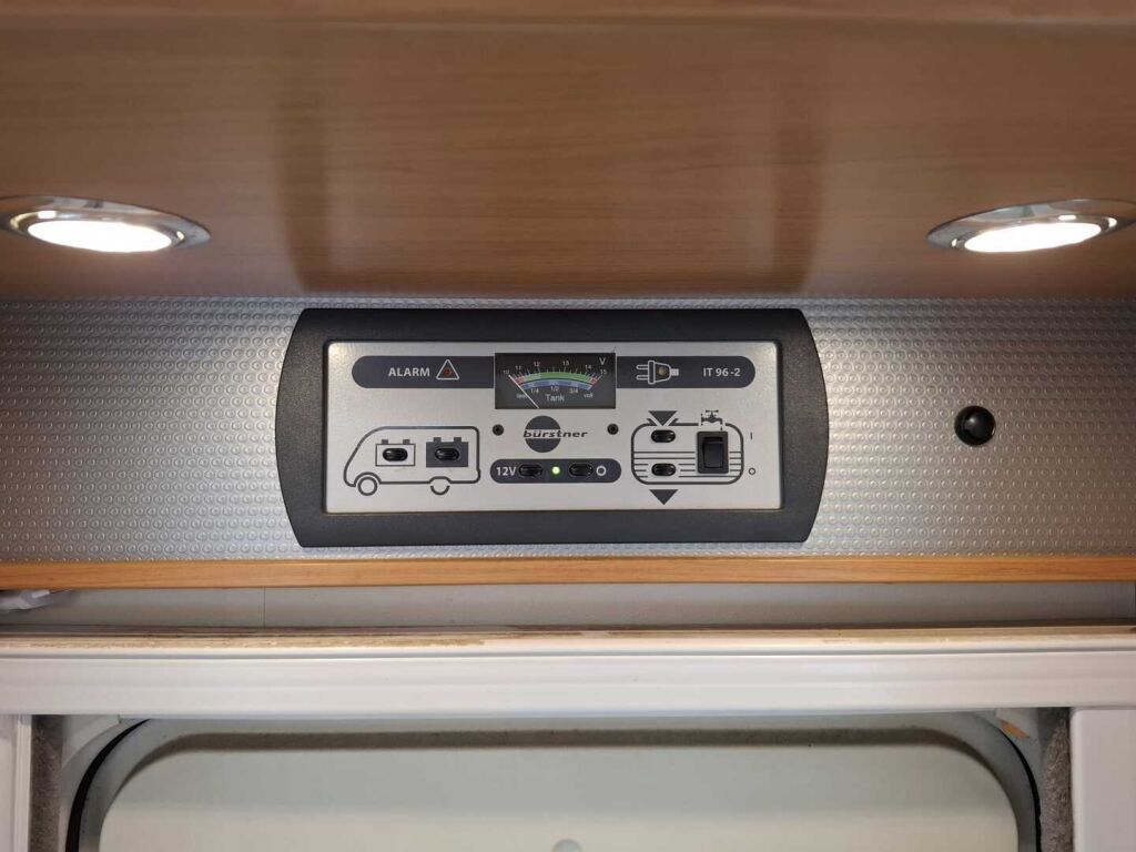 Bürstner Nexxo T 569 2010 Valkoinen