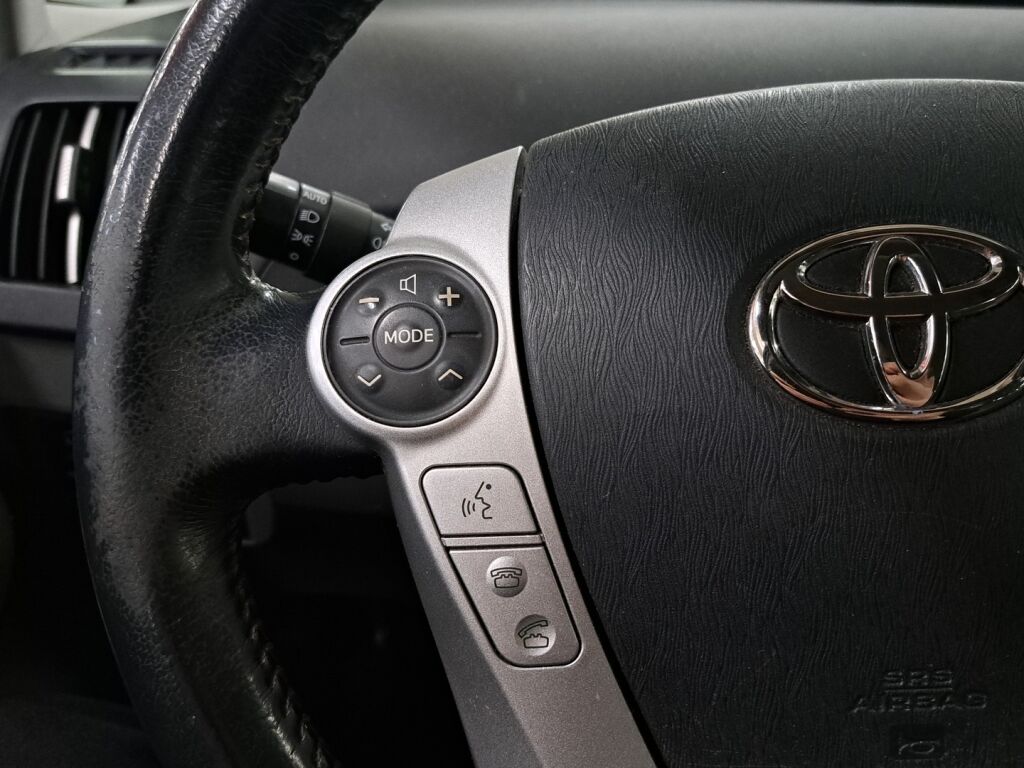 Toyota Prius 2011 Punainen