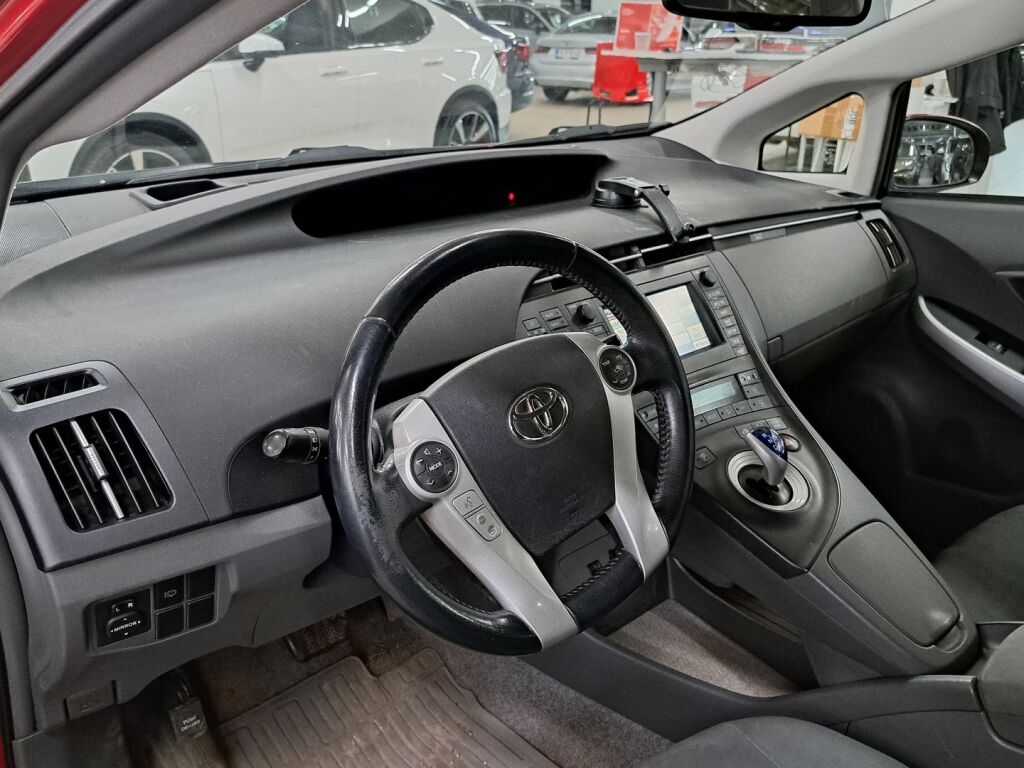 Toyota Prius 2011 Punainen