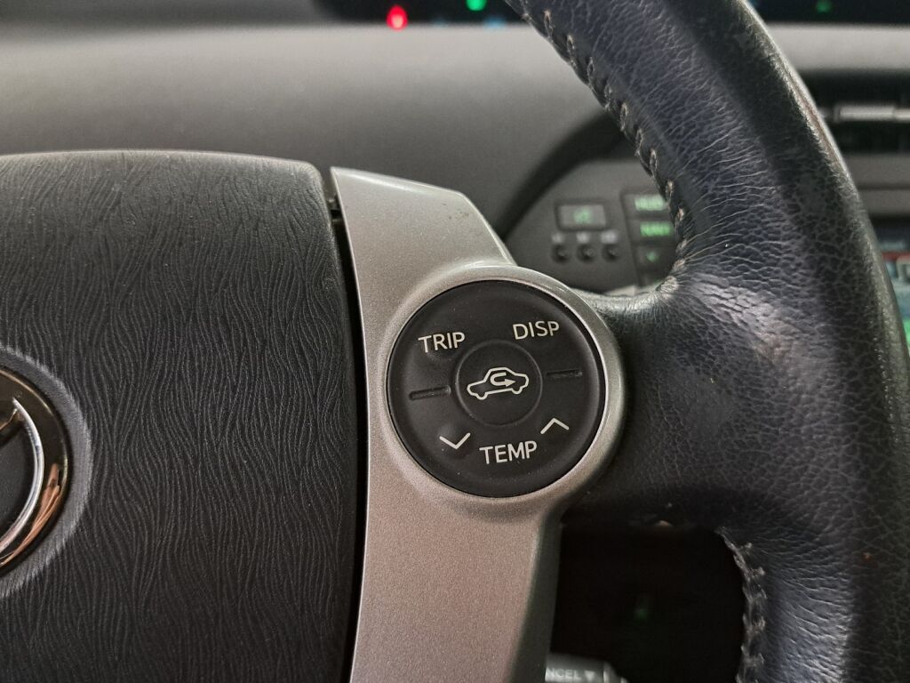 Toyota Prius 2011 Punainen