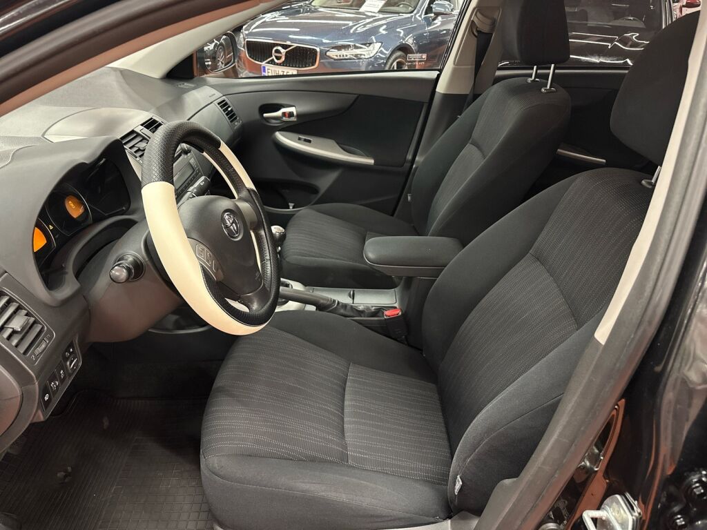 Toyota Corolla 2010 Musta