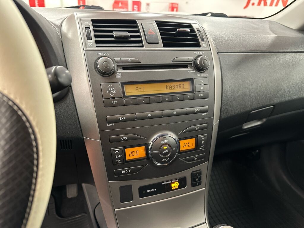 Toyota Corolla 2010 Musta