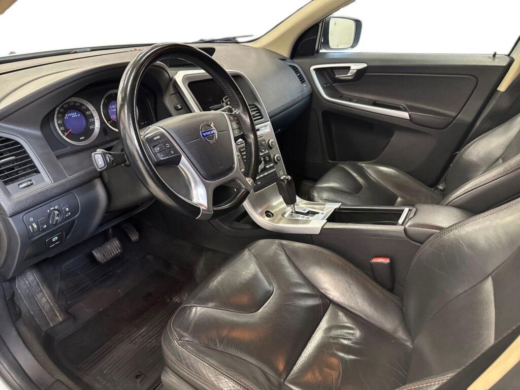Volvo XC60 2010 Valkoinen