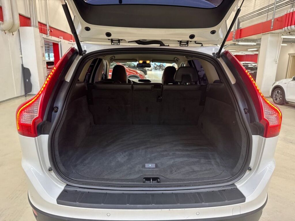 Volvo XC60 2010 Valkoinen