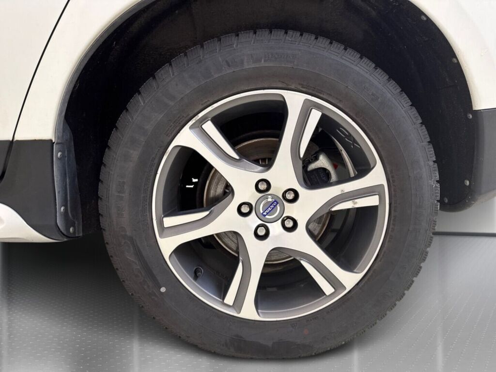 Volvo XC60 2010 Valkoinen
