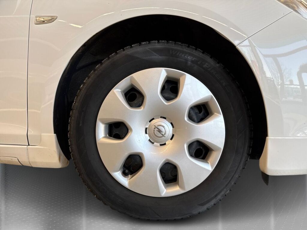 Opel Astra 2011 Valkoinen