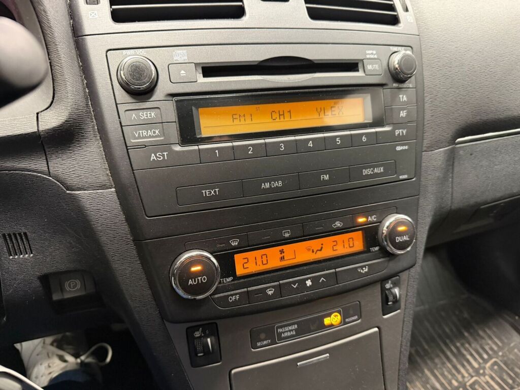 Toyota Avensis 2010 Sininen