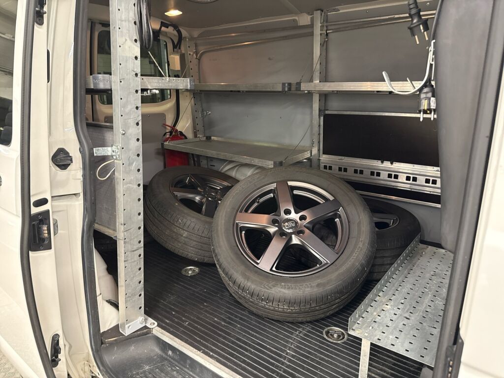 Volkswagen Transporter 2010 Valkoinen