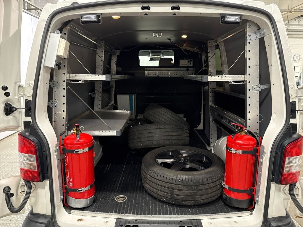 Volkswagen Transporter 2010 Valkoinen