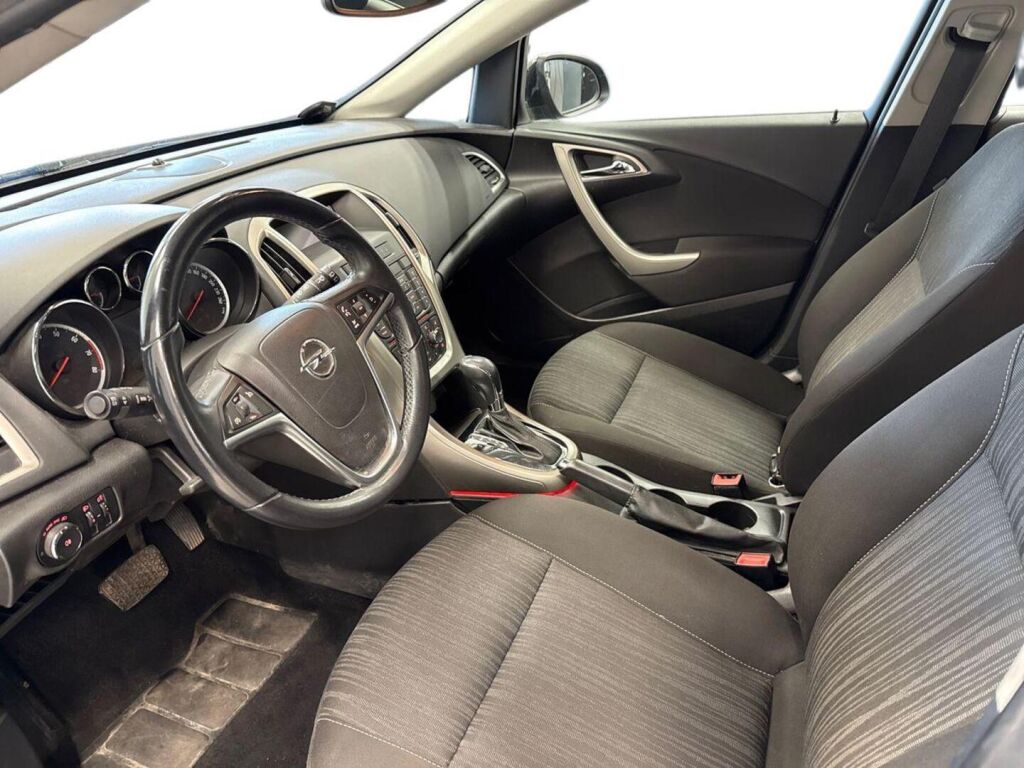 Opel Astra 2010 Musta