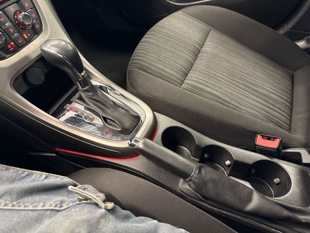 Opel Astra 2010 Musta