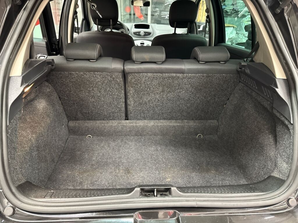 Renault Clio III 2010 Musta