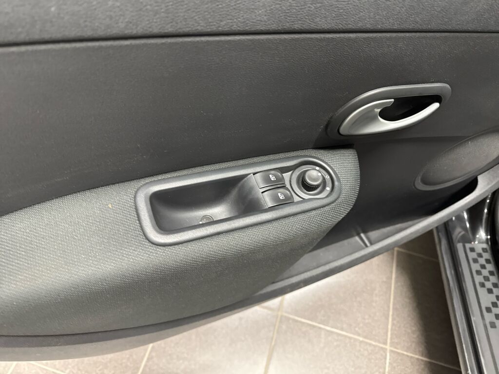 Renault Clio III 2010 Musta